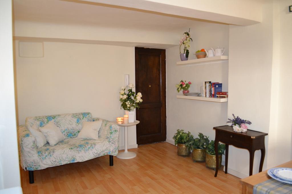 Studio In Centre Apartment Лука Екстериор снимка