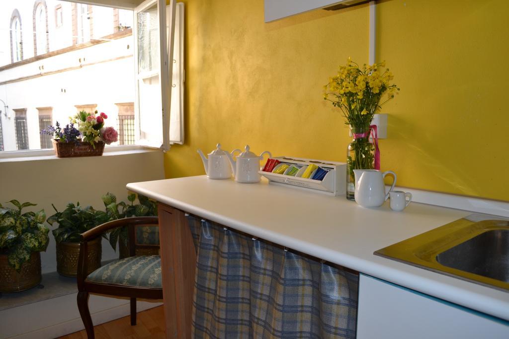 Studio In Centre Apartment Лука Екстериор снимка